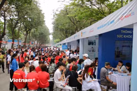 Hàng nghìn người dân Thủ đô tham gia khám sức khoẻ miễn phí 