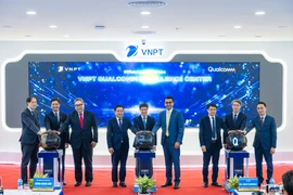 Tập đoàn Bưu chính Viễn thông Việt Nam (VNPT) và Tập đoàn Qualcomm chính thức ra mắt Trung tâm Xuất sắc VNPT - Qualcomm (VQEC). (Ảnh: Minh Sơn/Vietnam+)