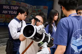 Astrotales’26 là sự kiện thường niên do Câu lạc bộ Amstronomy - câu lạc bộ Thiên văn học đầu tiên và duy nhất của trường Trung học Phổ thông Chuyên Hà Nội Amsterdam tổ chức. (Ảnh: Bảo Ngọc/Vietnam+)