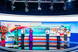 Các đại biểu thực hiện nghi thức chính thức khởi động Chuyên trang. (Ảnh: Minh Sơn/Vietnam+)