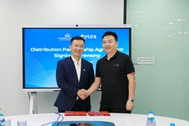 CMC Technology & Solution (CMC TS) và Pytes - doanh nghiệp công nghệ hàng đầu trong lĩnh vực lưu trữ năng lượng đã chính thức ký kết thỏa thuận hợp tác chiến lược. (Ảnh: PV/Vietnam+)