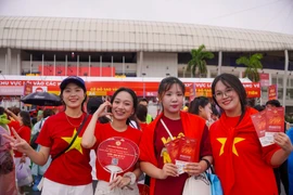 Sắc đỏ đã tràn ngập Sân vận động quốc gia Mỹ Đình. (Ảnh: Bảo Ngọc/Vietnam+)