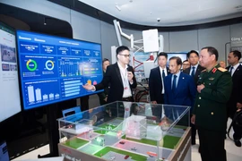 Quốc vương Brunei Darussalam Haji Hassanal Bolkiah thăm và làm việc tại Trụ sở Tập đoàn Công nghiệp – Viễn thông Quân đội (Viettel). (Ảnh: Viettel)