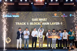 Giải Nhất Chủ đề Blockchain Layer-1 đã xướng tên KMASC với dự án Nền tảng Quản lý Văn bằng Chứng chỉ Quốc gia. (Ảnh: Minh Sơn/Vietnam+)