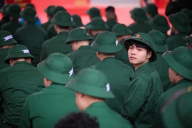 Tân binh Thủ đô bịn rịn chia tay người thân trong Ngày hội tòng quân 2026 
