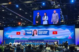 Em Phạm Đoàn Minh Khuê, lớp 10C2 trường Trung học Phổ thông Chuyên Lê Quý Đôn, quận Sơn Trà, thành phố Đà Nẵng đã xuất sắc đạt Giải Nhì Quốc tế. (Ảnh: Vietnam Post)