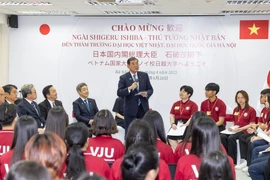 Thủ tướng Nhật Bản Shigeru Ishibaz giao lưu với sinh viên Đại học Việt Nhật 