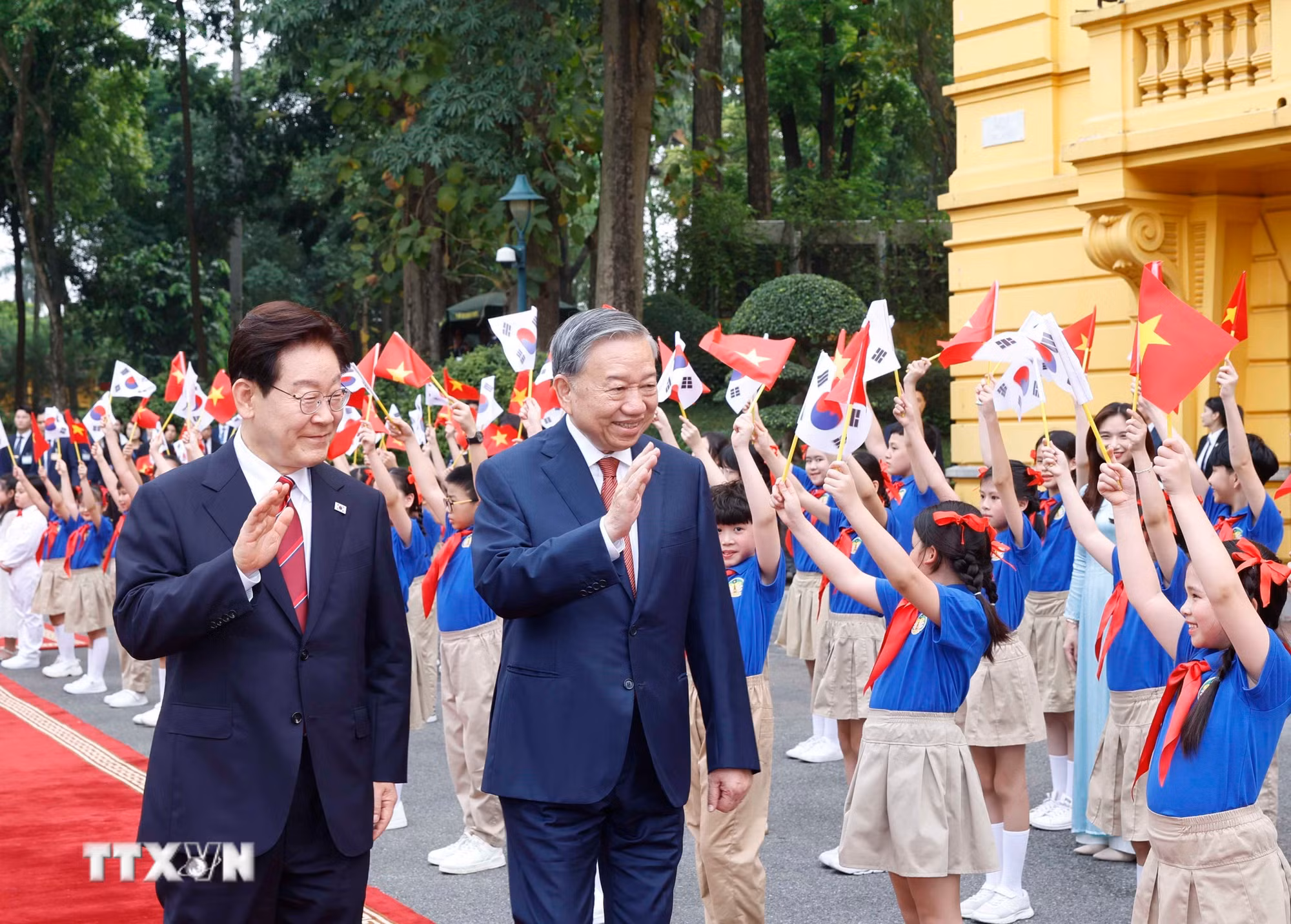 ttxvn-tong-bi-thu-chu-tich-nuoc-to-lam-va-tong-thong-dai-han-dan-quoc-lee-jae-myung-tai-le-don-anh-thong-nhat-ttxvn.jpg