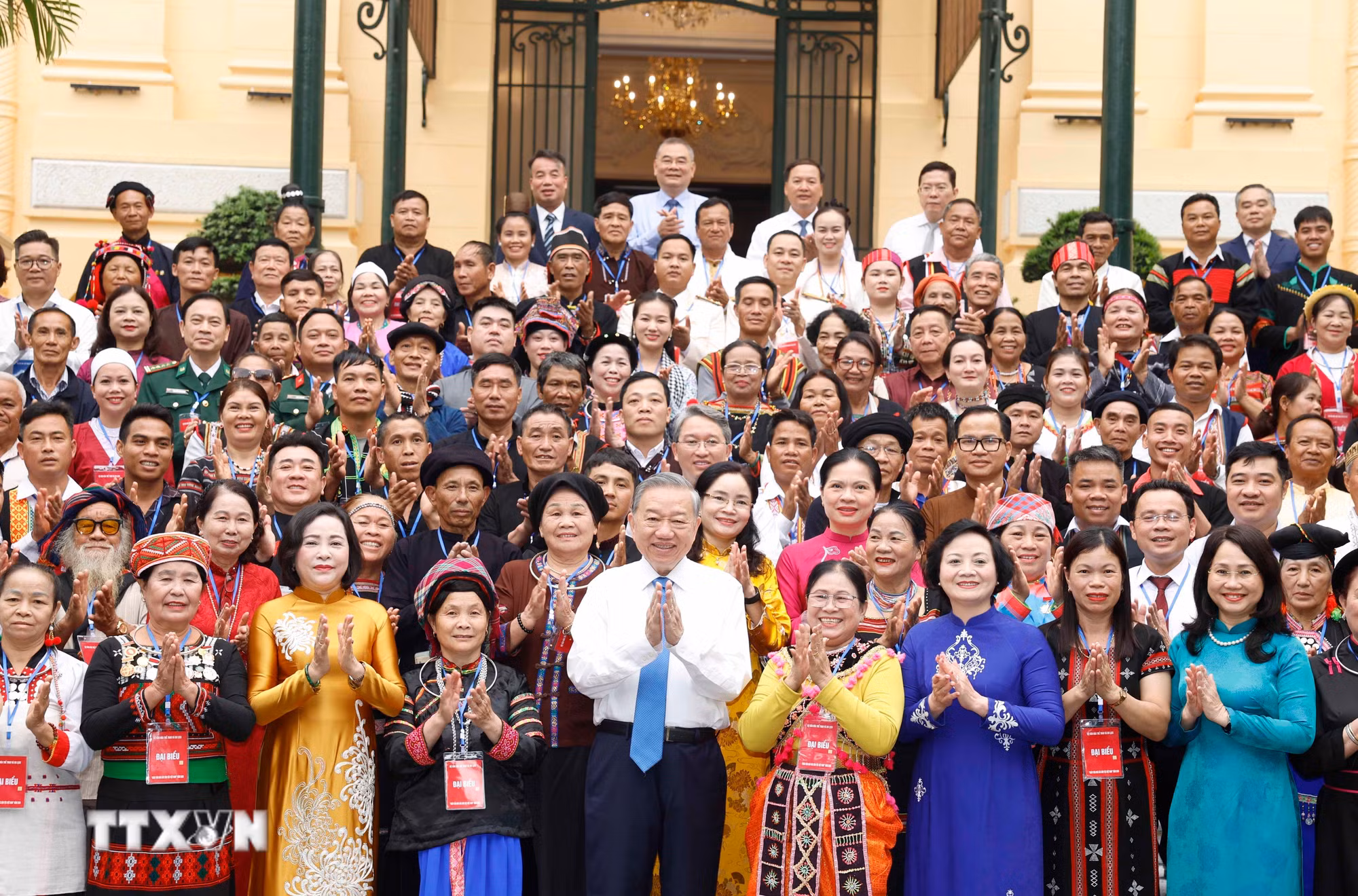 ttxvn-tong-bi-thu-chu-tich-nuoc-to-lam-voi-cac-gia-lang-truong-ban-nghe-nhan-nguoi-co-uy-tin-tieu-bieu-toan-quoc-anh-thong-nhat-ttxvn.jpg