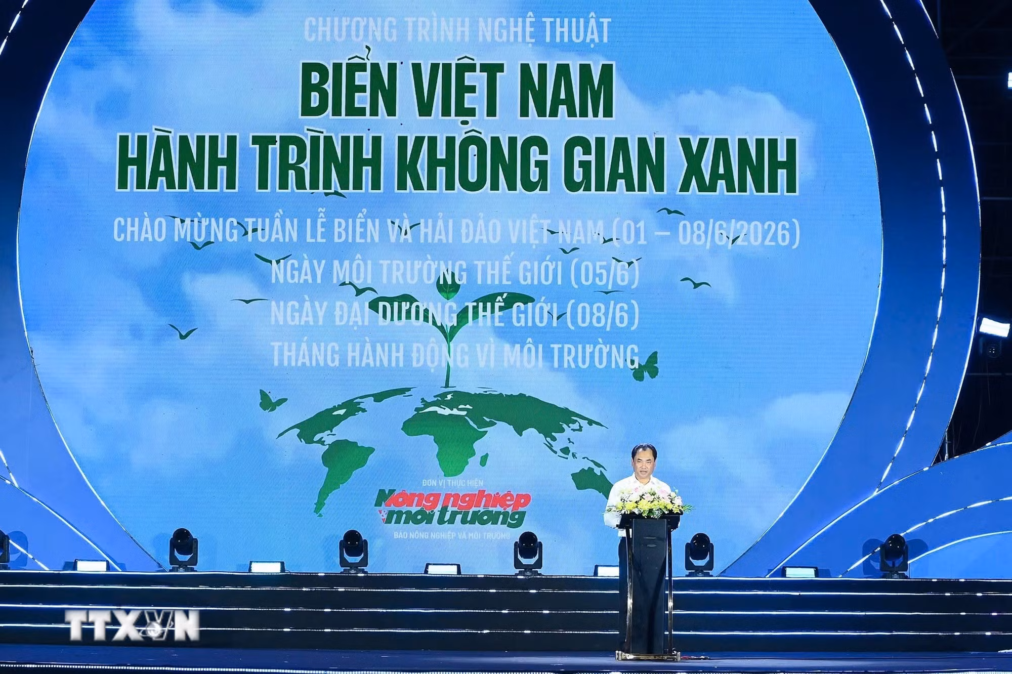 ttxvn-potal-nghe-an-chuong-trinh-nghe-thuat-bien-viet-nam-hanh-trinh-khong-gian-xanh-8808142.jpg