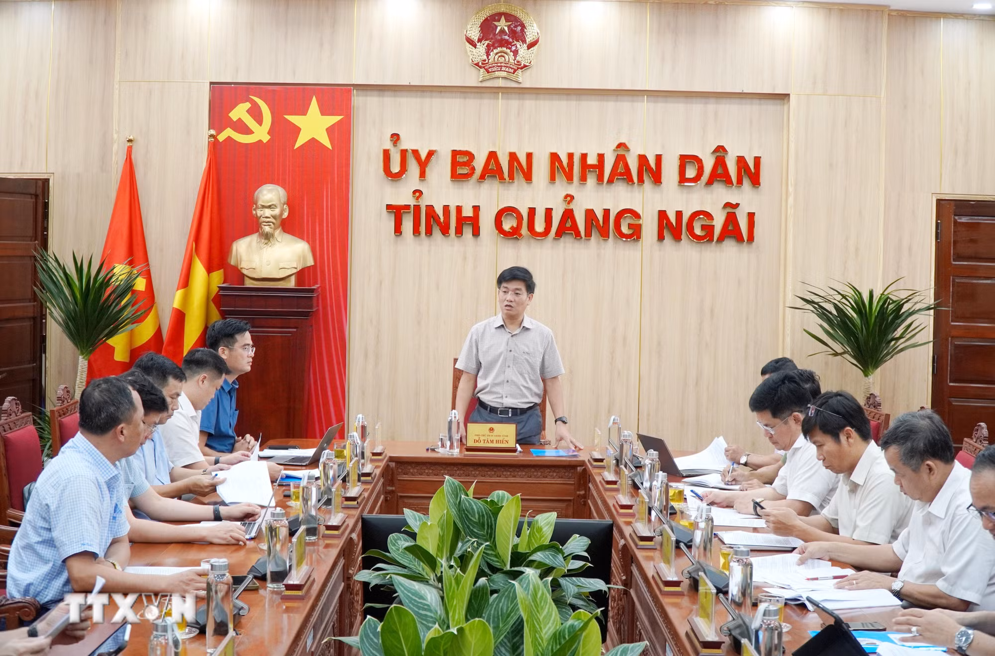 ttxvn-potal-quang-ngai-ban-giai-phap-go-vuong-cho-cac-du-an-nha-may-dien-tua-bin-khi-hon-hop-dung-quat-8761364.jpg