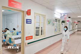 Khu điều trị trẻ mắc bệnh truyền nhiễm tại Bệnh viện Đa khoa Xanh Pôn. (Ảnh: Minh Quyết/TTXVN)