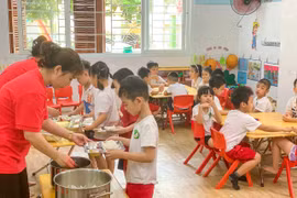 Một bữa ăn học đường của học sinh. (Ảnh: PV/Vietnam+)