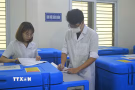 Khu vực bảo quản vaccine. (Ảnh: TTXVN)