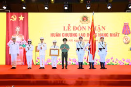 Bệnh viện 19-8 đón nhận Huân chương Lao động hạng Nhất. (Ảnh: PV/Vietnam+)
