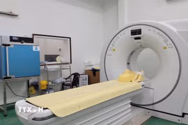 Hệ thống máy chụp cắt lớp vi tính CT Scanner tại một Trung tâm y tế. (Ảnh: Mạnh Minh/TTXVN)