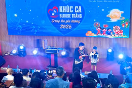 Tiết mục ảo thuật được nhiều bệnh nhân nhi yêu thích. (Ảnh: PV/Vietnam+)
