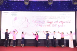 Các đại biểu phát động chiến dịch "Chung tay vì người phụ nữ tôi yêu" năm 2026. (Ảnh: PV/Vietnam+)
