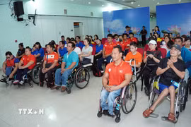 Đông đảo vận động viên người khuyết tật tham gia Ngày hội sáng tạo. (Ảnh: Trung Tuyến/TTXVN)