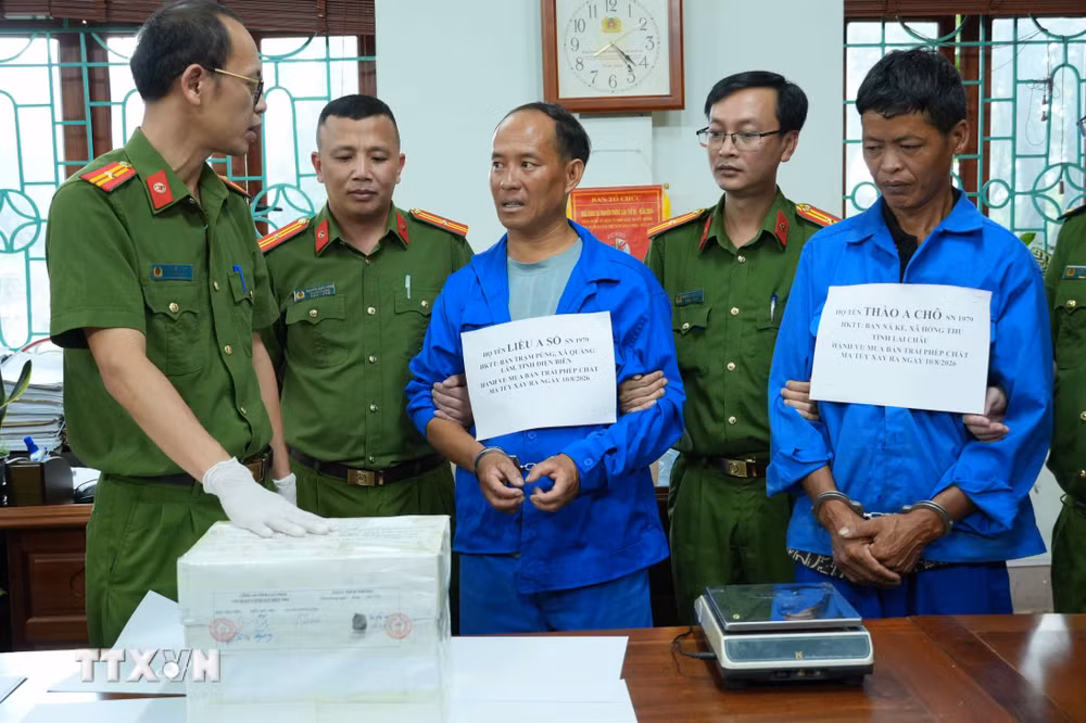 ttxvn-lai-chau-pha-chuyen-an-ma-tuy-thu-giu-8-banh-heroin-8948051-1.jpg