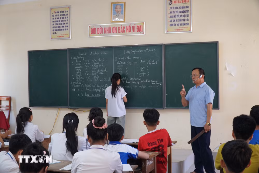 ttxvn-su-dung-chung-mot-bo-sach-giao-khoa-vi-muc-tieu-cong-bang-giao-duc-8514553.jpg