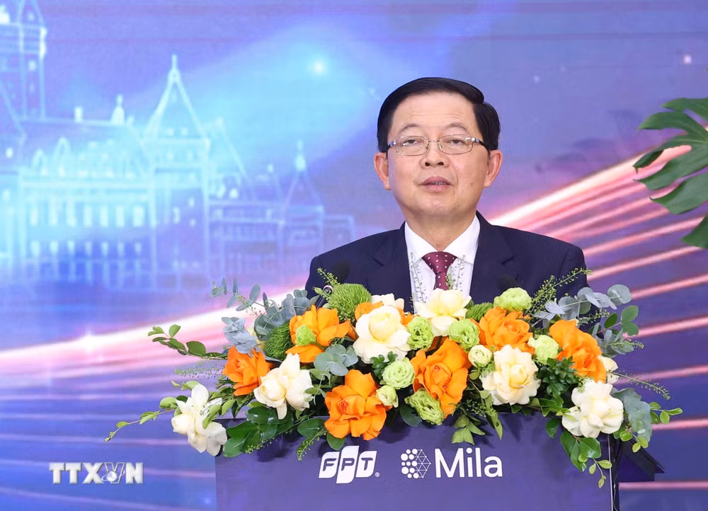 ttxvn-pho-thu-tuong-ho-quoc-dung-du-le-ky-ket-giua-tap-doan-fpt-va-vien-nghien-cuu-tri-tue-nhan-tao-mila-8952890.jpg.avif