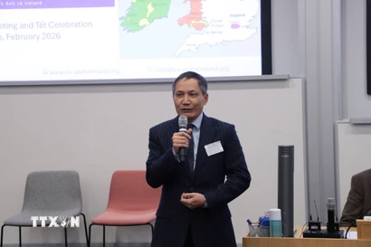 Đại sứ Việt Nam tại Anh Đỗ Minh Hùng phát biểu tại hội thảo AI do VIS tổ chức. (Ảnh: Phong Hà/TTXVN)