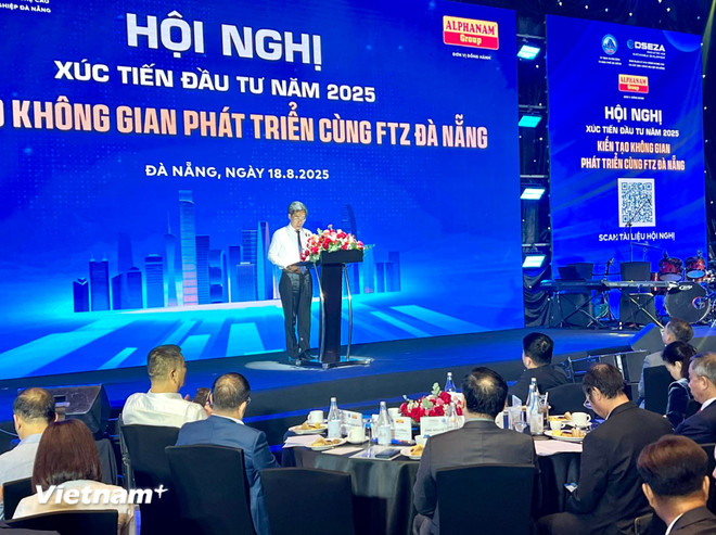 Ông Trần Chí Cường, Phó Chủ tịch Ủy ban Nhân dân thành phố Đà Nẵng phát biểu khai mạc Hội nghị. (Ảnh: Thanh Phong/Vietnam+) vnp-ftz01.jpg