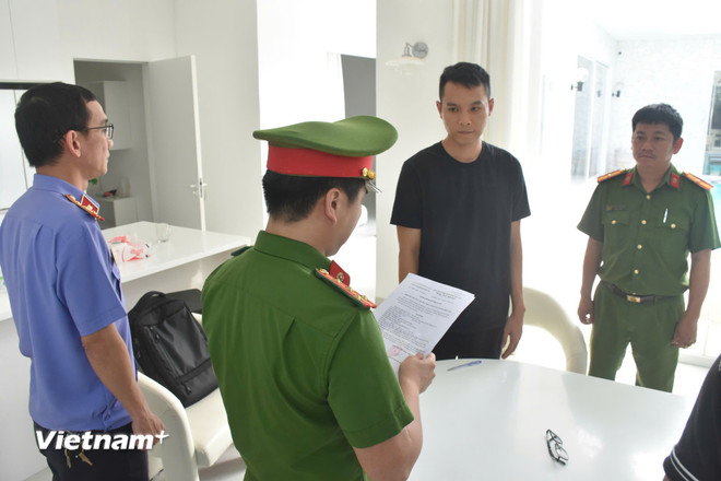 Підозрюваний – Хюїнь Дик Ван (33 роки, проживає в районі Хоа Куонг міста Дананг). (Джерело: Поліція Дананга) vnp-chuyenan-tienao-quymolon-01.jpg