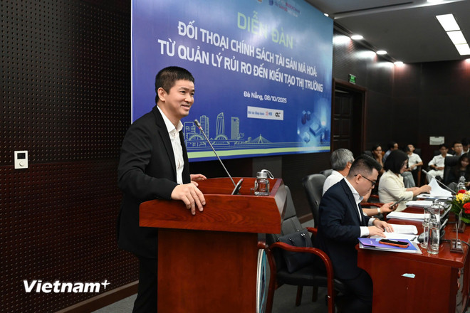 Na fóru vystoupil pan Phan Duc Trung, předseda Vietnamské asociace pro blockchain a digitální aktiva. (Foto: Thanh Phong/Vietnam+) vnp-diendantaisanso01.jpg