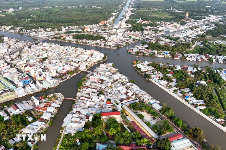 Thành phố Ngã Bảy, tỉnh Hậu Giang mang nét đô thị đặc trưng của vùng Đồng bằng sông Cửu Long. (Ảnh: Hồng Đạt/TTXVN)