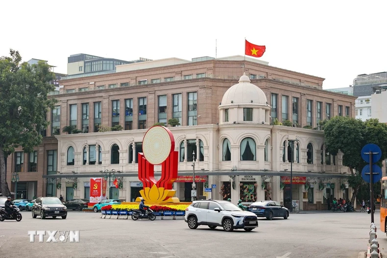 Cụm mô hình trang trí nổi bật mừng Đại hội Đảng XIV tại Quảng trường 19-8 (Hà Nội). (Ảnh: Vũ Quang/TTXVN)