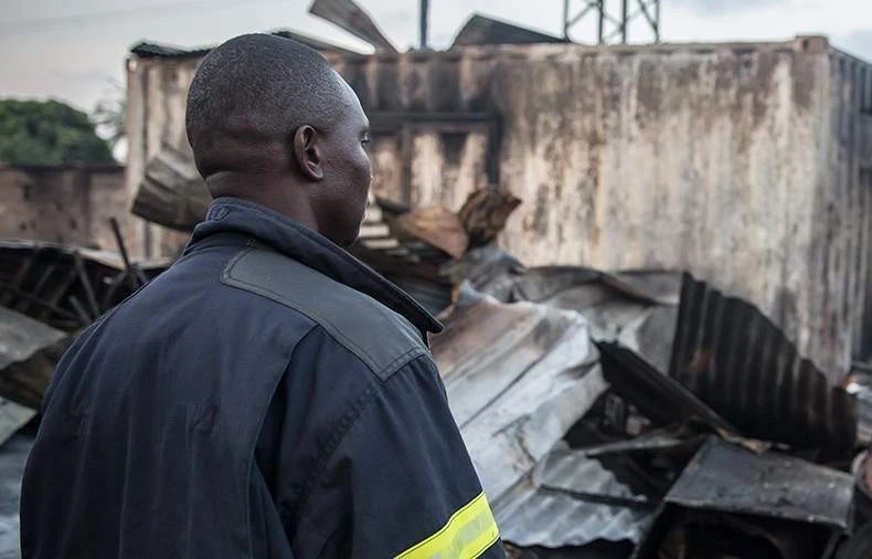 Lính cứu hỏa có mặt tại hiện trường đám cháy. (Nguồn: Izvestia)