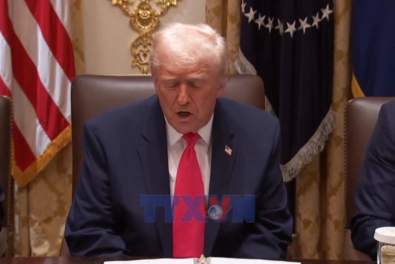 Tổng thống Trump đe dọa tấn công mọi quốc gia tuồn ma túy vào Mỹ 