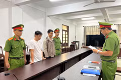 Cơ quan Cảnh sát điều tra Công an tỉnh Đắk Lắk công bố lệnh khởi tố các đối tượng trong vụ Tham ô tài sản. (Ảnh:
