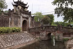 Cổng làng Ước Lễ ở xã Dân Hòa, Hà Nội. (Ảnh: Vũ Quang/TTXVN)
