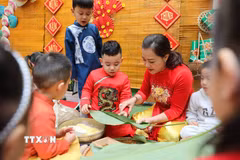 Giáo viên mầm non. (Ảnh: Thanh Tùng/TTXVN)
