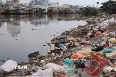 Một đoạn kênh Đôi qua phường Chánh Hưng, Thành phố Hồ Chí Minh. (Ảnh: Hồng Đạt/TTXVN)
