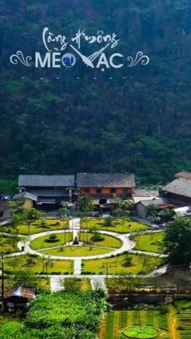 Quang cảnh Mèo Vạc nhìn từ trên cao, nơi vẻ đẹp thiên nhiên hòa quyện với không gian sinh hoạt truyền thống của đồng bào các dân tộc trên cao nguyên đá Đồng Văn. (Ảnh: PV/Vietnam+)