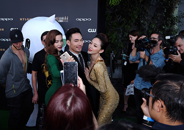 Dàn sao Việt sang Mỹ "khoe dáng" cùng siêu mẫu Tyra Banks ảnh 3