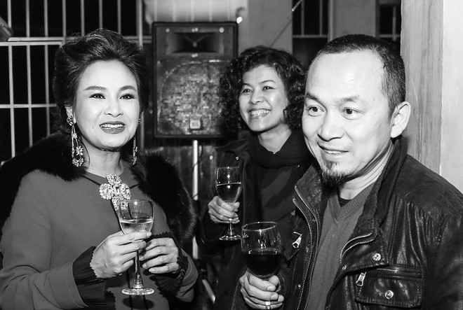 Hai người đàn bà đẹp đứng sau thành công của cha đẻ Monsoon ảnh 1