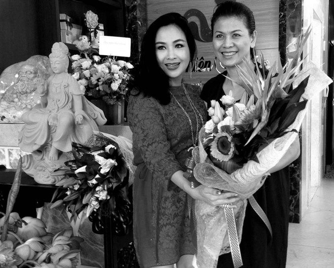 Hai người đàn bà đẹp đứng sau thành công của cha đẻ Monsoon ảnh 2