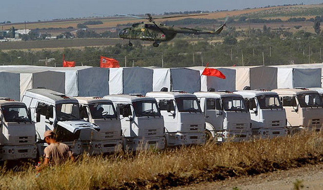 Đoàn xe chở hàng viện trợ nhân đạo của Nga sang miền Đông Ukraine. (Nguồn: AFP) Đoàn xe viện trợ nhân đạo thứ 9 của Nga đã tới Donetsk ảnh 1