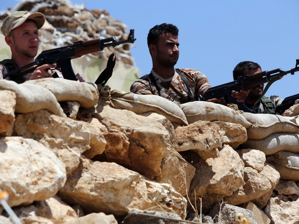 Pháp tuyên bố cấp vũ khí cho chiến binh người Kurd ở Iraq ảnh 1