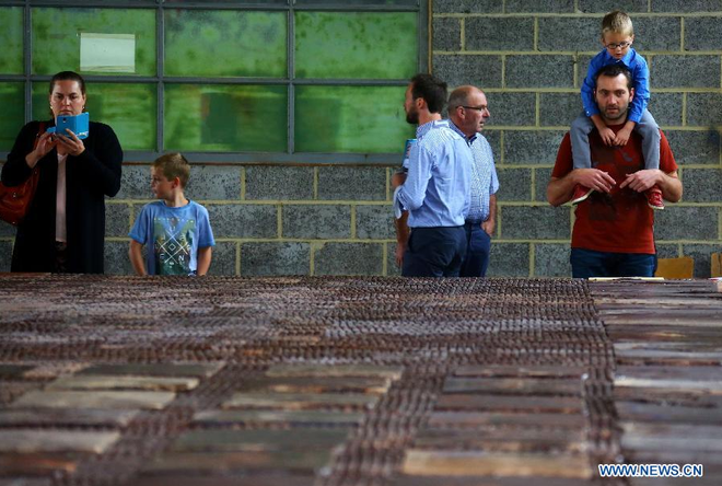 [Photo] Thanh chocolate khổng lồ nặng 1 tấn thu hút thực khách ảnh 4