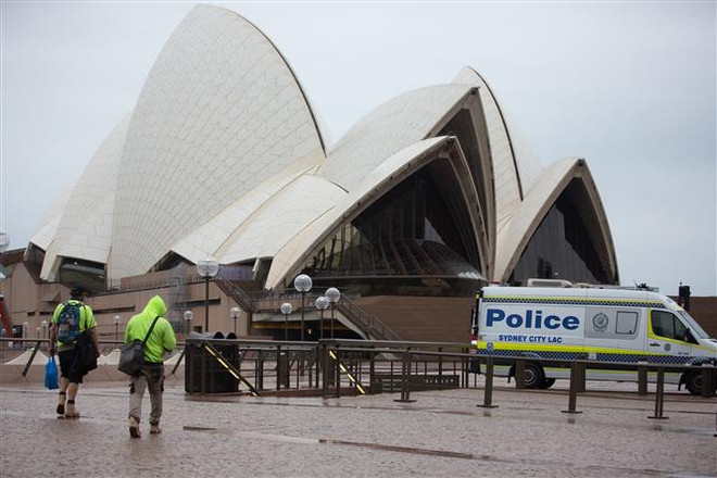 Nhà hát Opera Sydney phải đóng cửa để phòng dịch COVID-19 tại Sydney (Australia), ngày 14/7/2021. (Ảnh: THX/TTXVN) COVID-19: Chủ động ngăn chặn để hạn chế thiệt hại về người ảnh 1