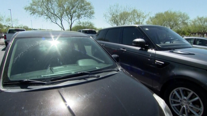 Xe hơi để ngoài trời nắng nóng có thể gây chết người trong vòng 1 giờ ảnh 1