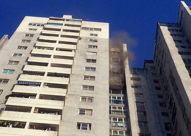 Đang cháy chung cư CT3 Bắc Hà Hà Đông, lửa vẫn chưa được dập ảnh 1