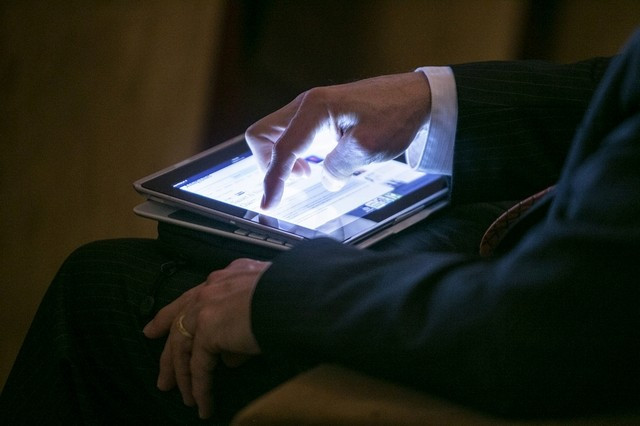 Mỹ chính thức cấm các thiết bị điện tử trên chuyến bay từ Trung Đông ảnh 1