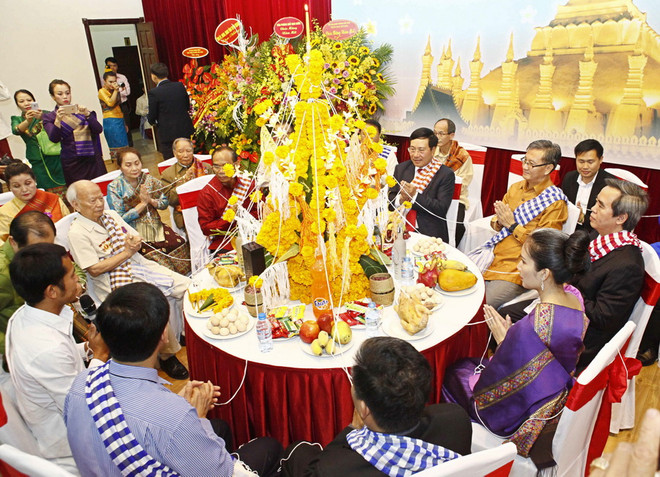 Đại sứ quán Lào tổ chức đón Tết cổ truyền Bun Pi May tại Hà Nội ảnh 1
